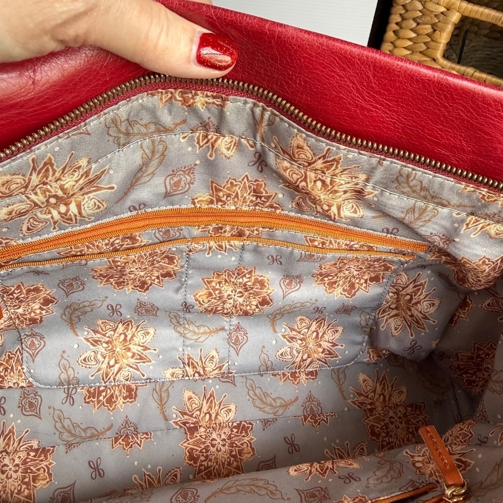 Hobo Broker Tote Cardinal - Picture 11 of 12